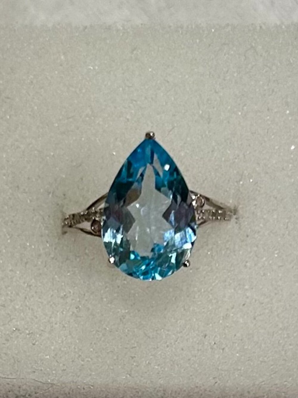 Blue Topaz w Gold & Diamonds Ring